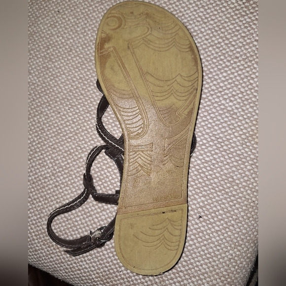 A pair of Report strappy sandals in a size 7. Pre-loved and in good cond… - Picture 4 of 9